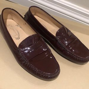 Tods Gommino driving shoes in patent burgundy 39